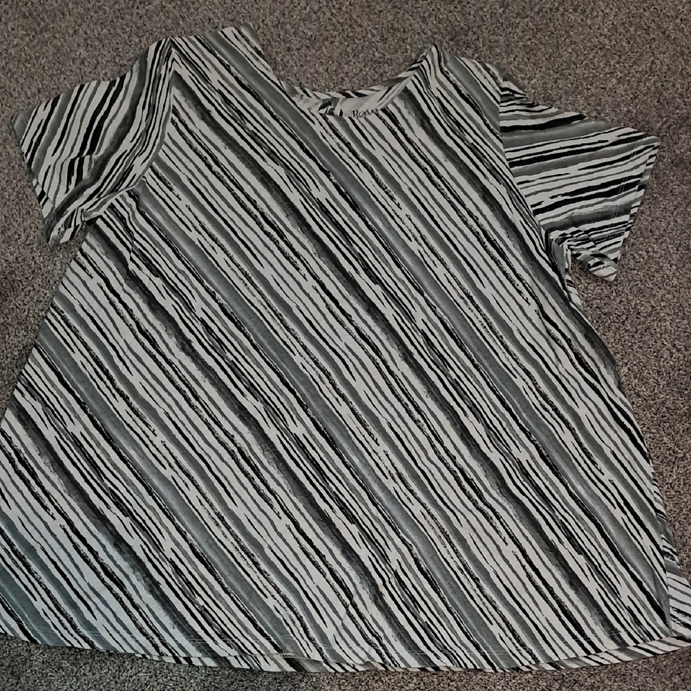 Roaman's Womens Black And Gray Stripes Top With Keyhole Back 1X 22/24